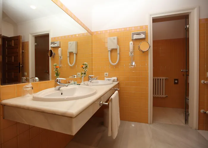 パラドール デ フェンテ デ 3* フエンテ・デ