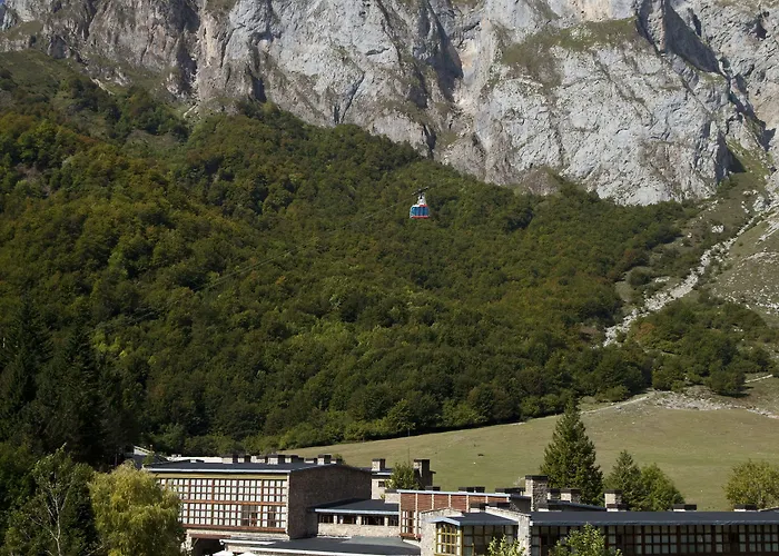 パラドール デ フェンテ デ 3* フエンテ・デ